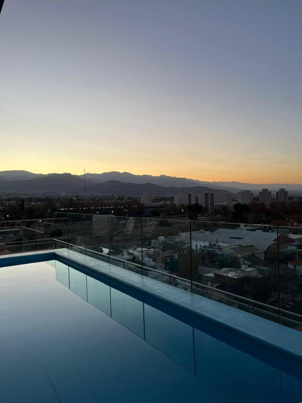 Apartamento Centrico Con Las Mejores Vistas De Mendoza Bagian luar foto