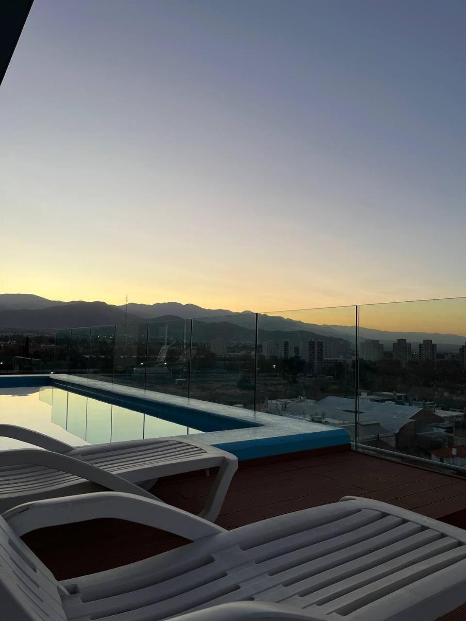 Apartamento Centrico Con Las Mejores Vistas De Mendoza Bagian luar foto